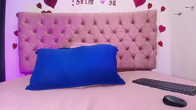 Explore our live girls sluts from our Custom and Multi clubs and checkout exclusive access to highly interactive content, such as shape, hair, titties, pussy type and many more.