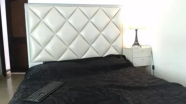 Explore our live girls sluts from our Custom and Multi clubs and checkout exclusive access to highly interactive content, such as shape, hair, titties, pussy type and many more.