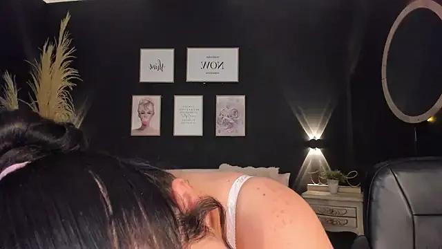 Explore our live girls sluts from our Custom and Multi clubs and checkout exclusive access to highly interactive content, such as shape, hair, titties, pussy type and many more.
