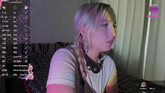 Explore our live girls sluts from our Custom and Multi clubs and checkout exclusive access to highly interactive content, such as shape, hair, titties, pussy type and many more.
