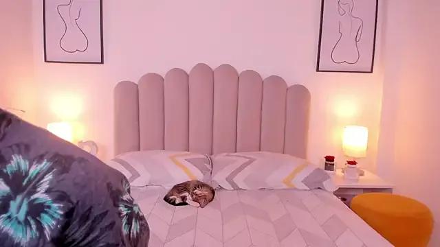 ShaynaHosk from StripChat is Freechat