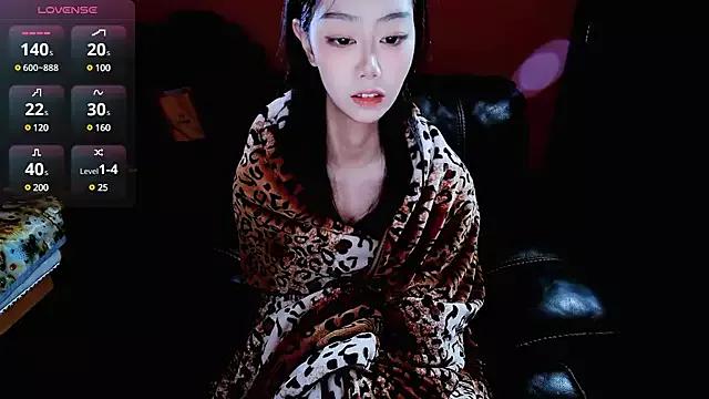 ShiftingPlus on StripChat