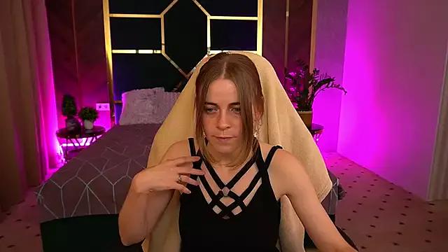 ShinyfromUa from StripChat is Freechat
