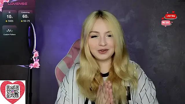 Photos of shy_blondiee from StripChat is Freechat