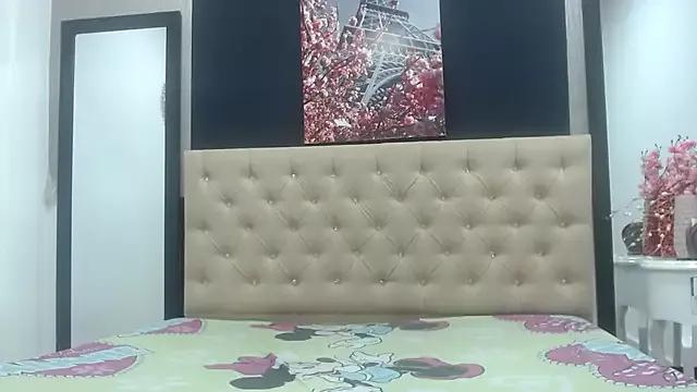 Explore our live girls sluts from our Custom and Multi clubs and checkout exclusive access to highly interactive content, such as shape, hair, titties, pussy type and many more.