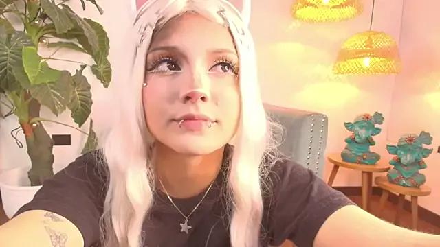 SillyMora from StripChat