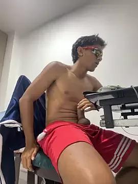 silverbody19 from StripChat is Freechat