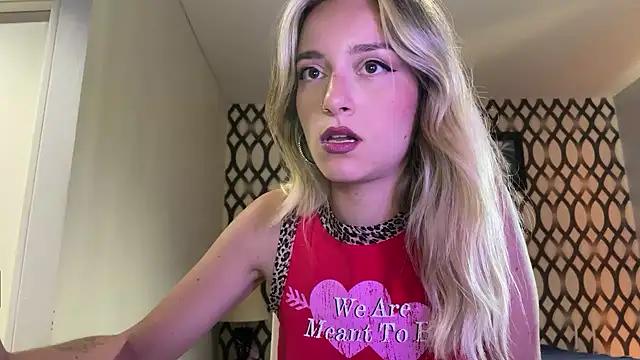 Explore our live girls sluts from our Custom and Multi clubs and checkout exclusive access to highly interactive content, such as shape, hair, titties, pussy type and many more.