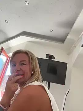Explore our live girls sluts from our Custom and Multi clubs and checkout exclusive access to highly interactive content, such as shape, hair, titties, pussy type and many more.