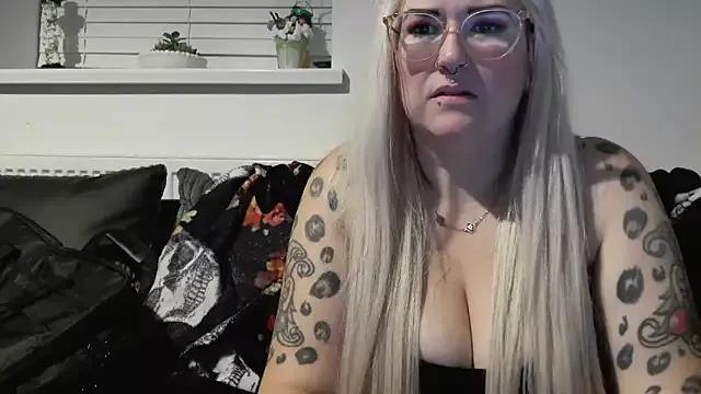 Sizzling_Indie36 from StripChat is Freechat