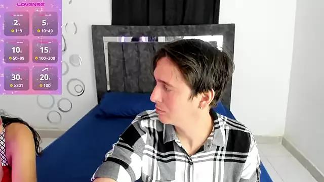 Skarleth_and_Aaron from StripChat is Freechat