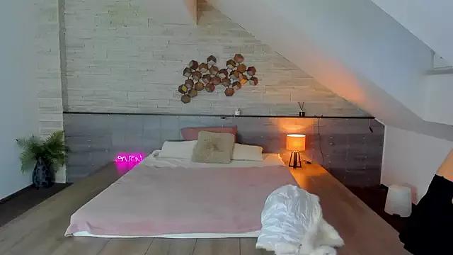 Explore our live girls sluts from our Custom and Multi clubs and checkout exclusive access to highly interactive content, such as shape, hair, titties, pussy type and many more.