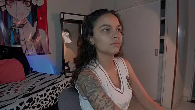 Explore our live girls sluts from our Custom and Multi clubs and checkout exclusive access to highly interactive content, such as shape, hair, titties, pussy type and many more.