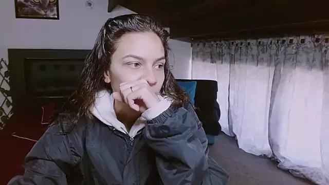 Skylovershot from StripChat is Freechat