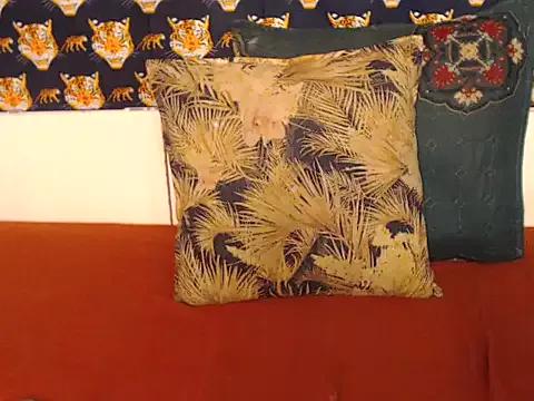 SlenderCaramelBabexx from StripChat is Freechat