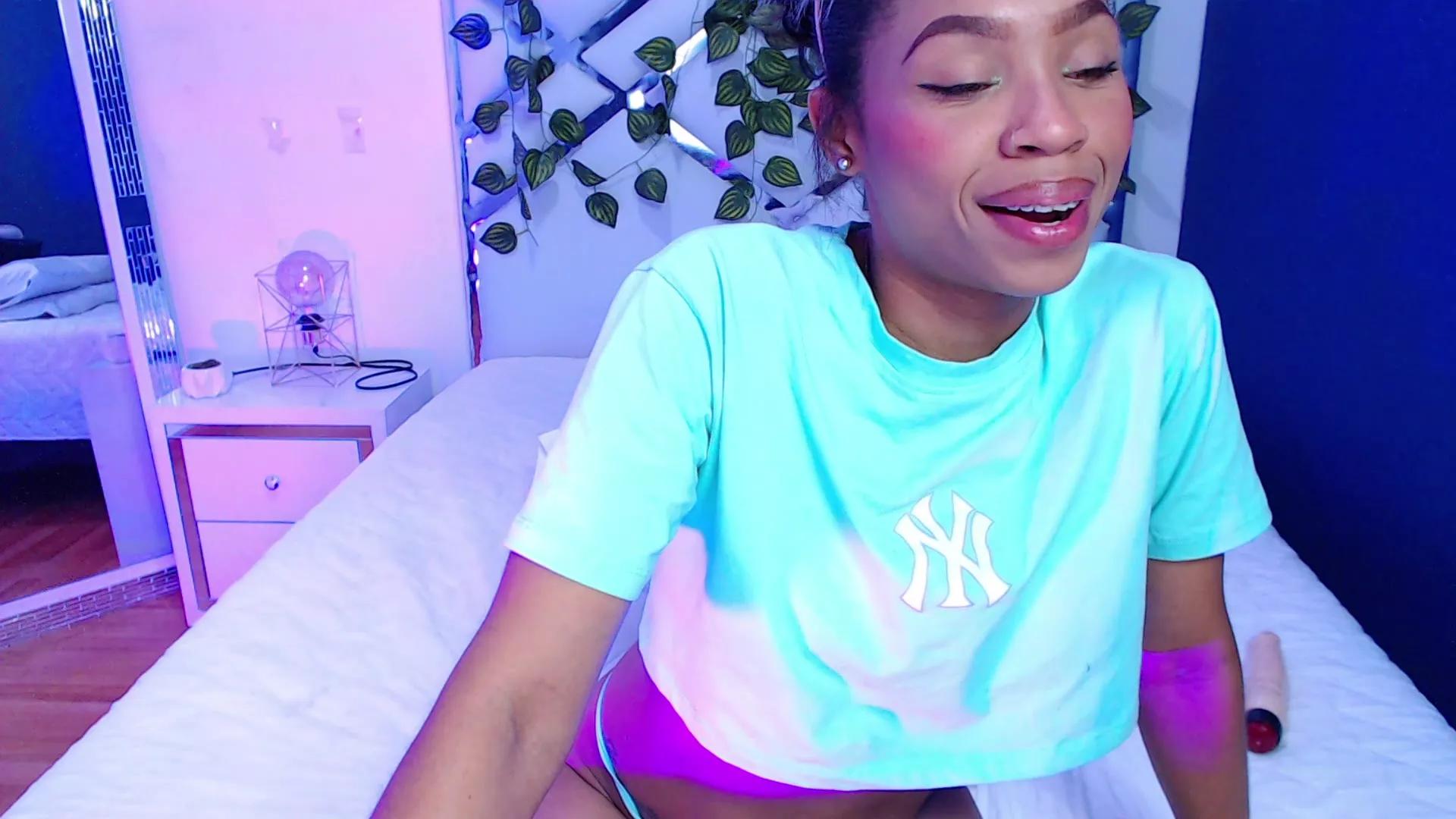 Explore our live girls sluts from our Custom and Multi clubs and checkout exclusive access to highly interactive content, such as shape, hair, titties, pussy type and many more.