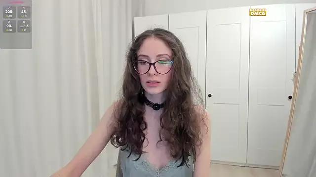 snowiie from StripChat is Freechat