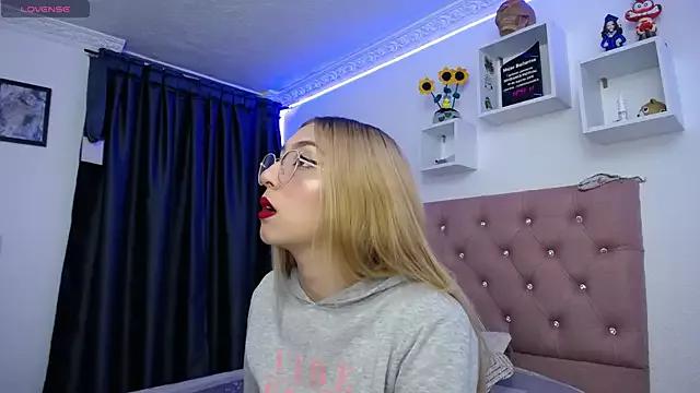 Soffy-brooks from StripChat
