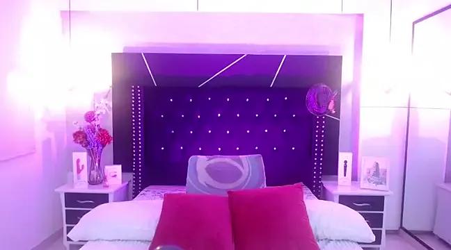 Explore our live girls sluts from our Custom and Multi clubs and checkout exclusive access to highly interactive content, such as shape, hair, titties, pussy type and many more.