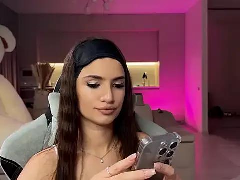 Explore our live girls sluts from our Custom and Multi clubs and checkout exclusive access to highly interactive content, such as shape, hair, titties, pussy type and many more.