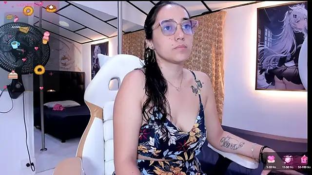 Explore our live girls sluts from our Custom and Multi clubs and checkout exclusive access to highly interactive content, such as shape, hair, titties, pussy type and many more.