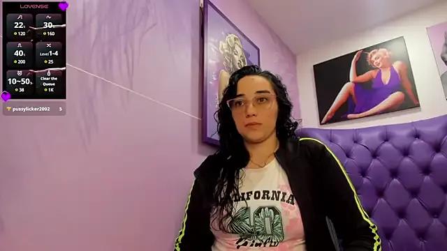 Explore our live girls sluts from our Custom and Multi clubs and checkout exclusive access to highly interactive content, such as shape, hair, titties, pussy type and many more.