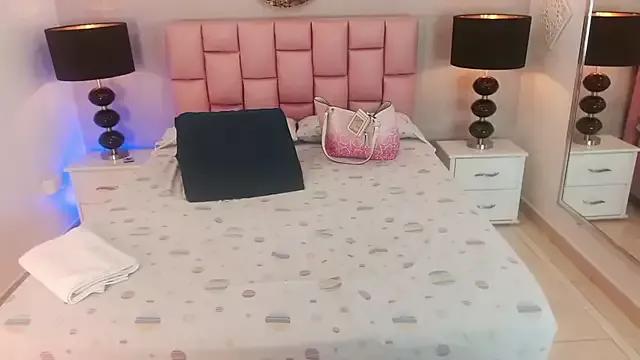 Explore our live girls sluts from our Custom and Multi clubs and checkout exclusive access to highly interactive content, such as shape, hair, titties, pussy type and many more.