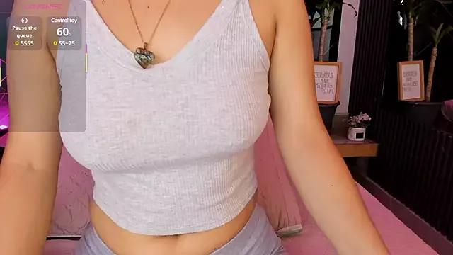 Explore our live girls sluts from our Custom and Multi clubs and checkout exclusive access to highly interactive content, such as shape, hair, titties, pussy type and many more.