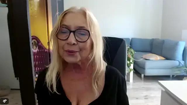 Explore our live girls sluts from our Custom and Multi clubs and checkout exclusive access to highly interactive content, such as shape, hair, titties, pussy type and many more.
