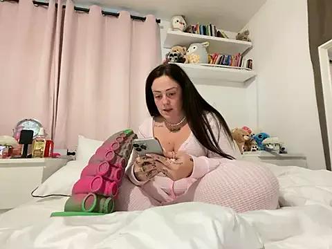 Explore our live girls sluts from our Custom and Multi clubs and checkout exclusive access to highly interactive content, such as shape, hair, titties, pussy type and many more.