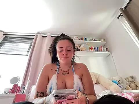 Explore our live girls sluts from our Custom and Multi clubs and checkout exclusive access to highly interactive content, such as shape, hair, titties, pussy type and many more.