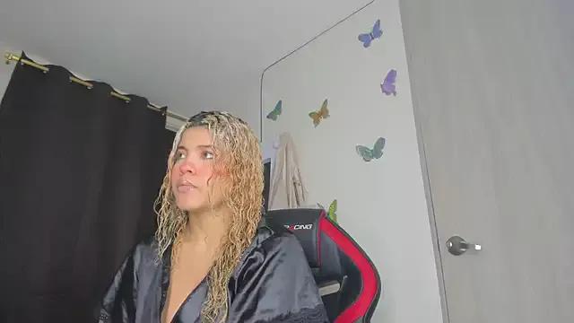Explore our live girls sluts from our Custom and Multi clubs and checkout exclusive access to highly interactive content, such as shape, hair, titties, pussy type and many more.