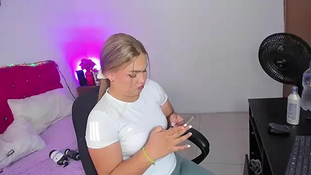SofiaJoness_ from StripChat is Freechat