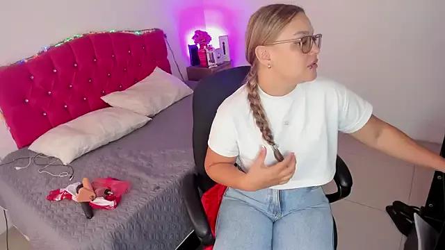 SofiaJoness_ from StripChat is Freechat