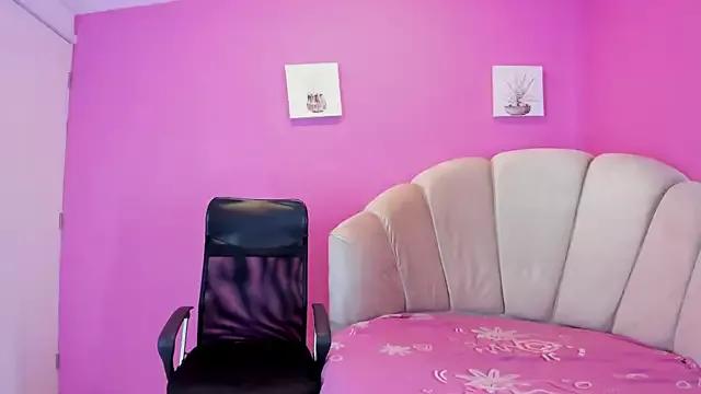 Explore our live girls sluts from our Custom and Multi clubs and checkout exclusive access to highly interactive content, such as shape, hair, titties, pussy type and many more.