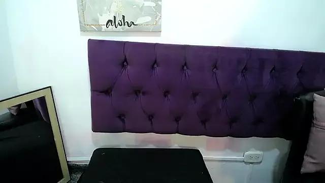 SofiaKitty-love from StripChat is Freechat