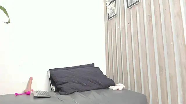 Explore our live girls sluts from our Custom and Multi clubs and checkout exclusive access to highly interactive content, such as shape, hair, titties, pussy type and many more.