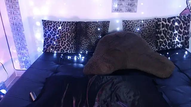 Explore our live girls sluts from our Custom and Multi clubs and checkout exclusive access to highly interactive content, such as shape, hair, titties, pussy type and many more.