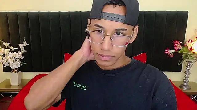 soft_attraction from StripChat is Freechat