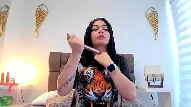Explore our live girls sluts from our Custom and Multi clubs and checkout exclusive access to highly interactive content, such as shape, hair, titties, pussy type and many more.