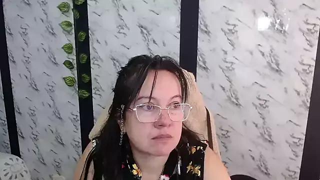 Sonialorens_ from StripChat is Freechat