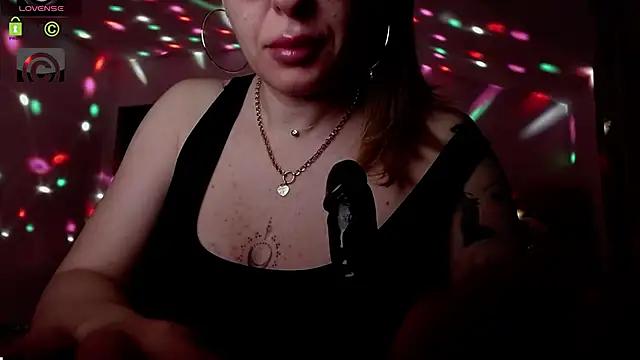 Explore our live girls sluts from our Custom and Multi clubs and checkout exclusive access to highly interactive content, such as shape, hair, titties, pussy type and many more.