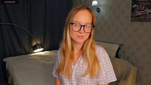 SoonMoor from StripChat is Freechat
