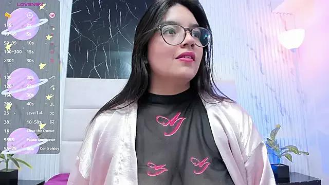 Explore our live girls sluts from our Custom and Multi clubs and checkout exclusive access to highly interactive content, such as shape, hair, titties, pussy type and many more.