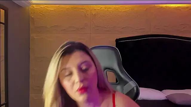 Explore our live girls sluts from our Custom and Multi clubs and checkout exclusive access to highly interactive content, such as shape, hair, titties, pussy type and many more.