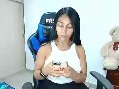 Explore our live girls sluts from our Custom and Multi clubs and checkout exclusive access to highly interactive content, such as shape, hair, titties, pussy type and many more.