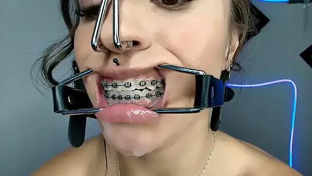 Sophie__G from StripChat is Freechat