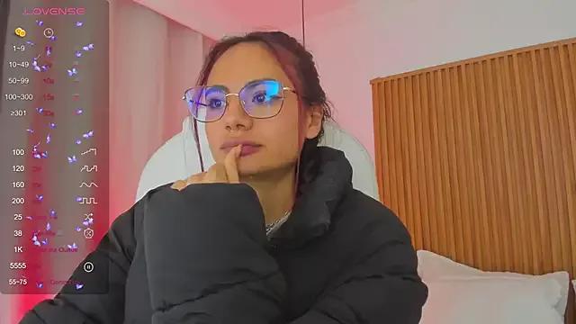 Explore our live girls sluts from our Custom and Multi clubs and checkout exclusive access to highly interactive content, such as shape, hair, titties, pussy type and many more.