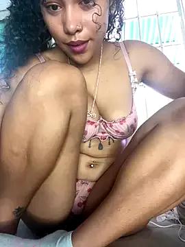 SophieD from StripChat is Freechat