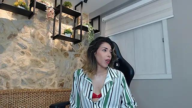 Explore our live girls sluts from our Custom and Multi clubs and checkout exclusive access to highly interactive content, such as shape, hair, titties, pussy type and many more.